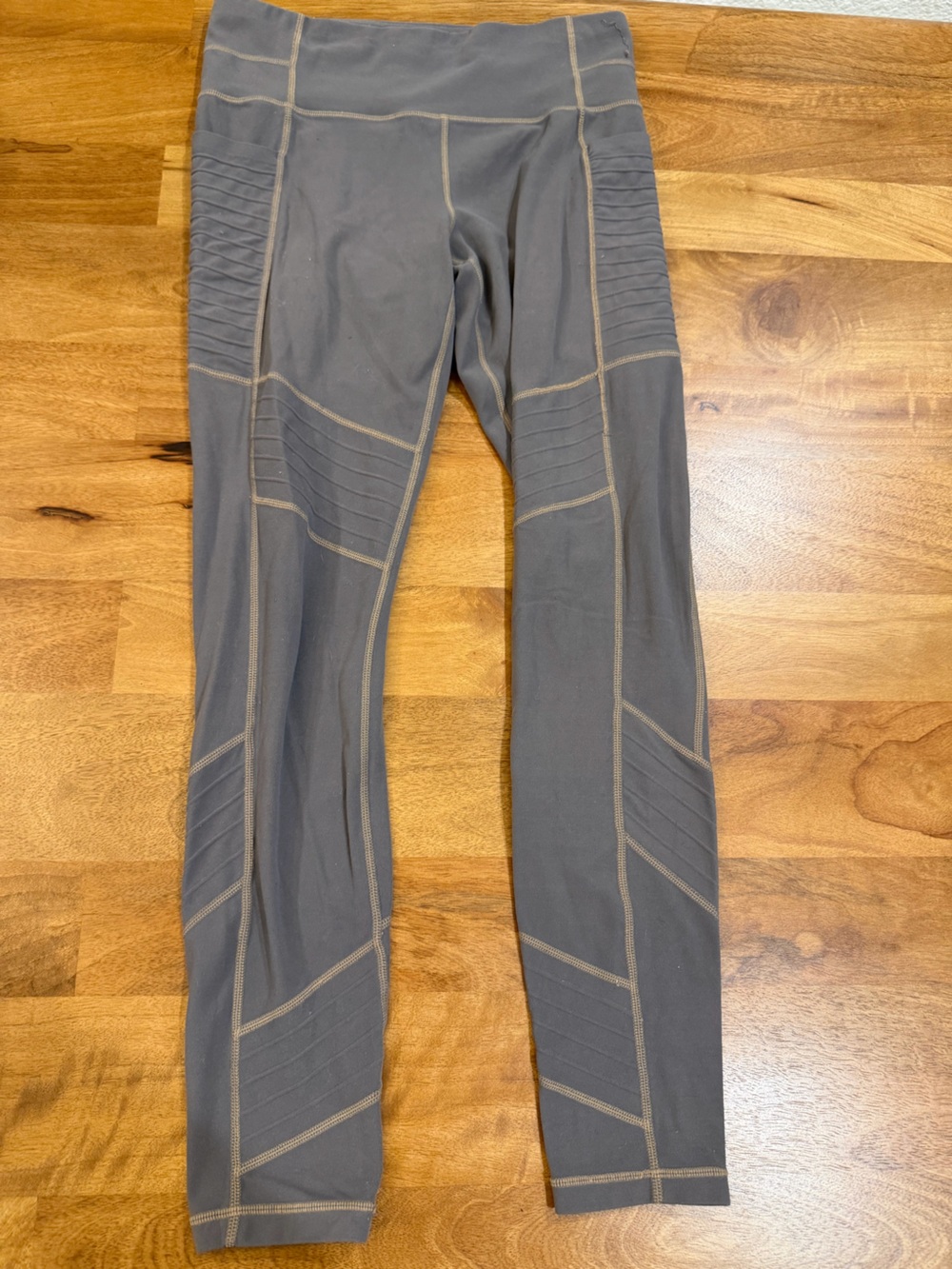 Athleta Gray and Tan Contrast Stitching Performance Leggings Size Small